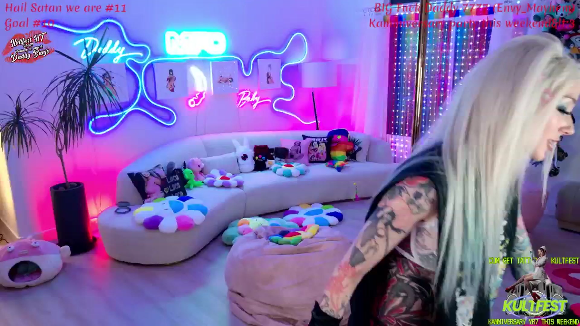 Gallery image thumbnail from KasaraWood's myfreecams stream on, 04/19/2026, 07:12 image 2 of 20