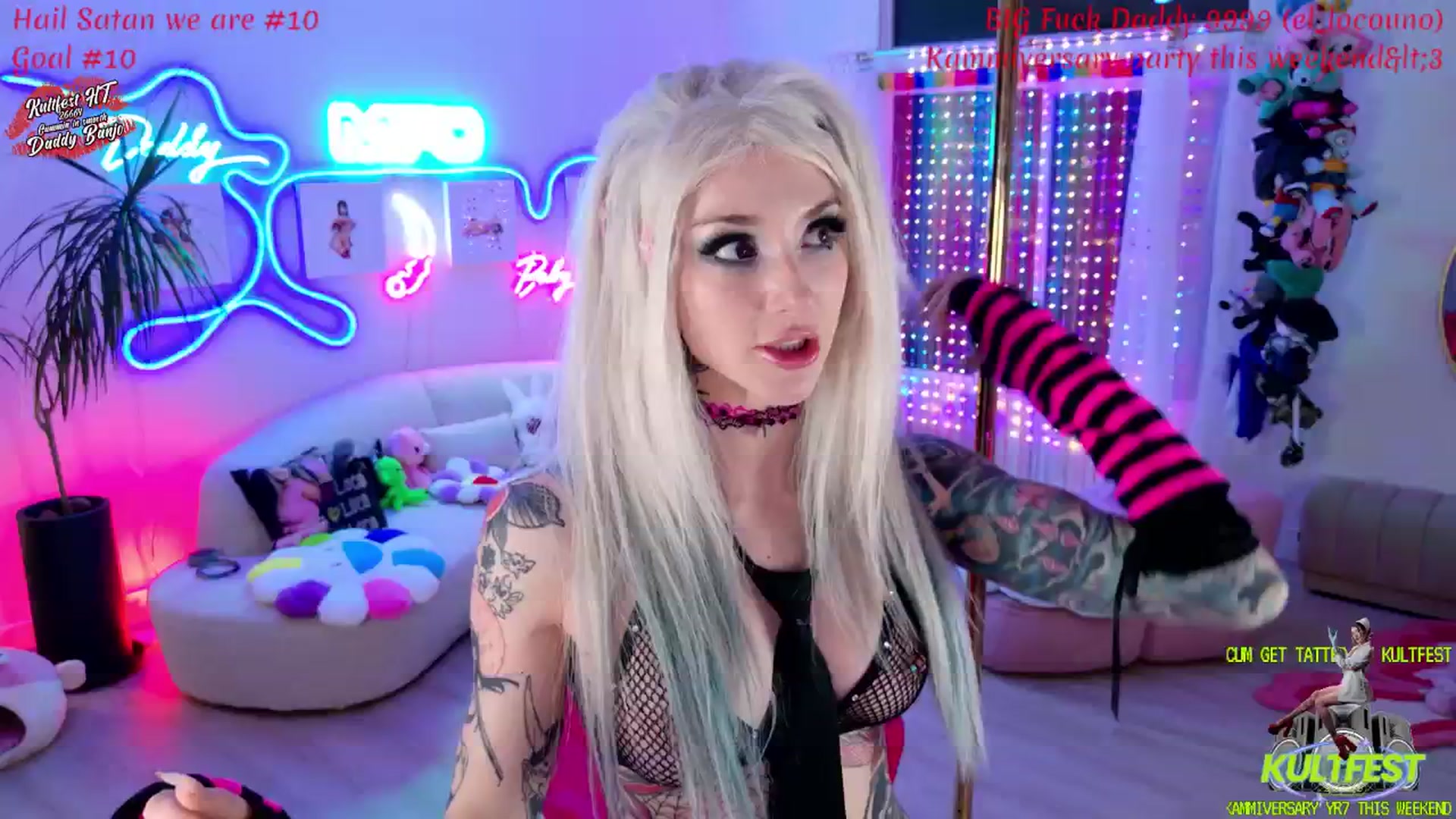 Gallery image thumbnail from KasaraWood's myfreecams stream on, 04/19/2026, 07:12 image 13 of 20