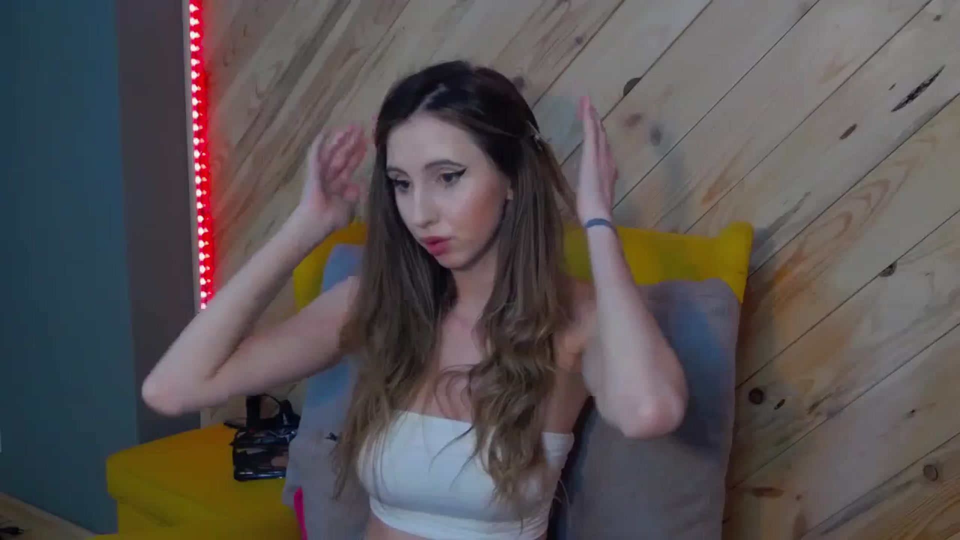 Gallery image thumbnail from KatArt's myfreecams stream on, 03/20/2024, 19:03 image 10 of 20