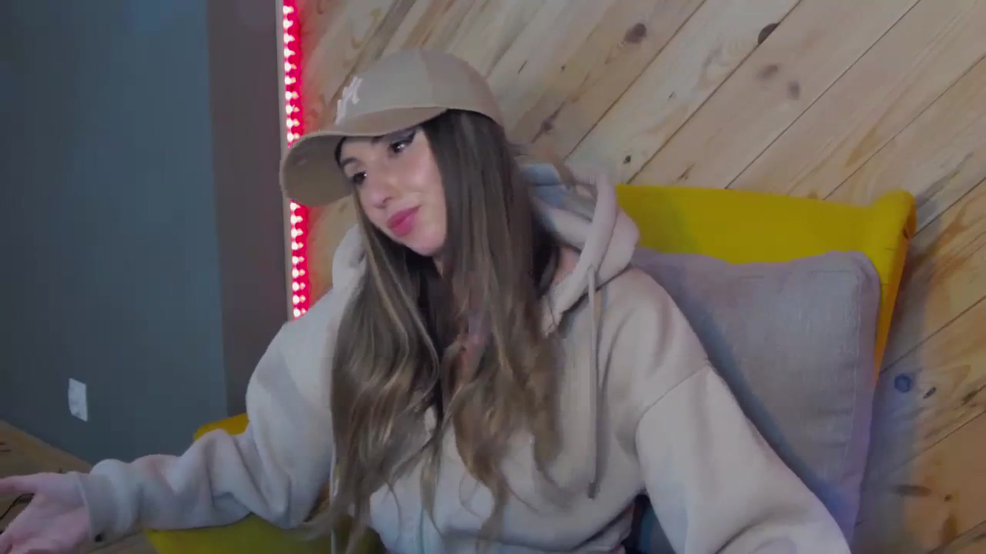 Gallery image thumbnail from KatArt's myfreecams stream on, 03/20/2024, 23:28 image 16 of 20