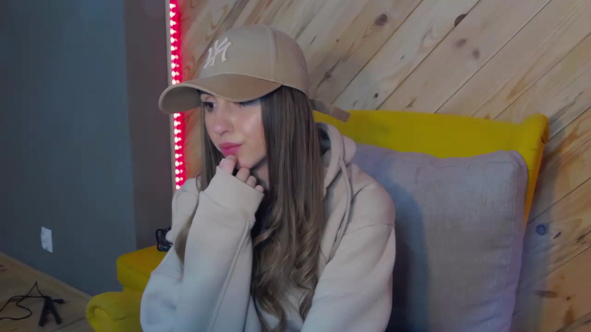 Gallery image thumbnail from KatArt's myfreecams stream on, 03/20/2024, 23:28 image 17 of 20