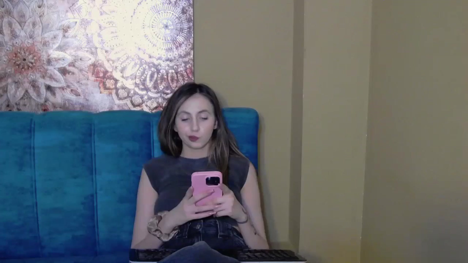 Gallery image thumbnail from KatArt's myfreecams stream on, 04/02/2024, 21:45 image 16 of 20