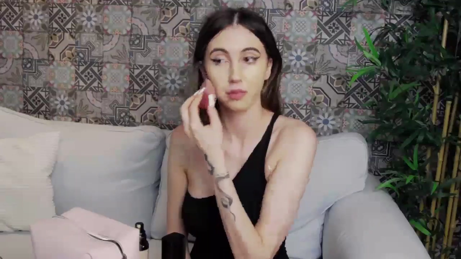 Gallery image thumbnail from KatArt's myfreecams stream on, 06/04/2024, 21:14 image 2 of 20