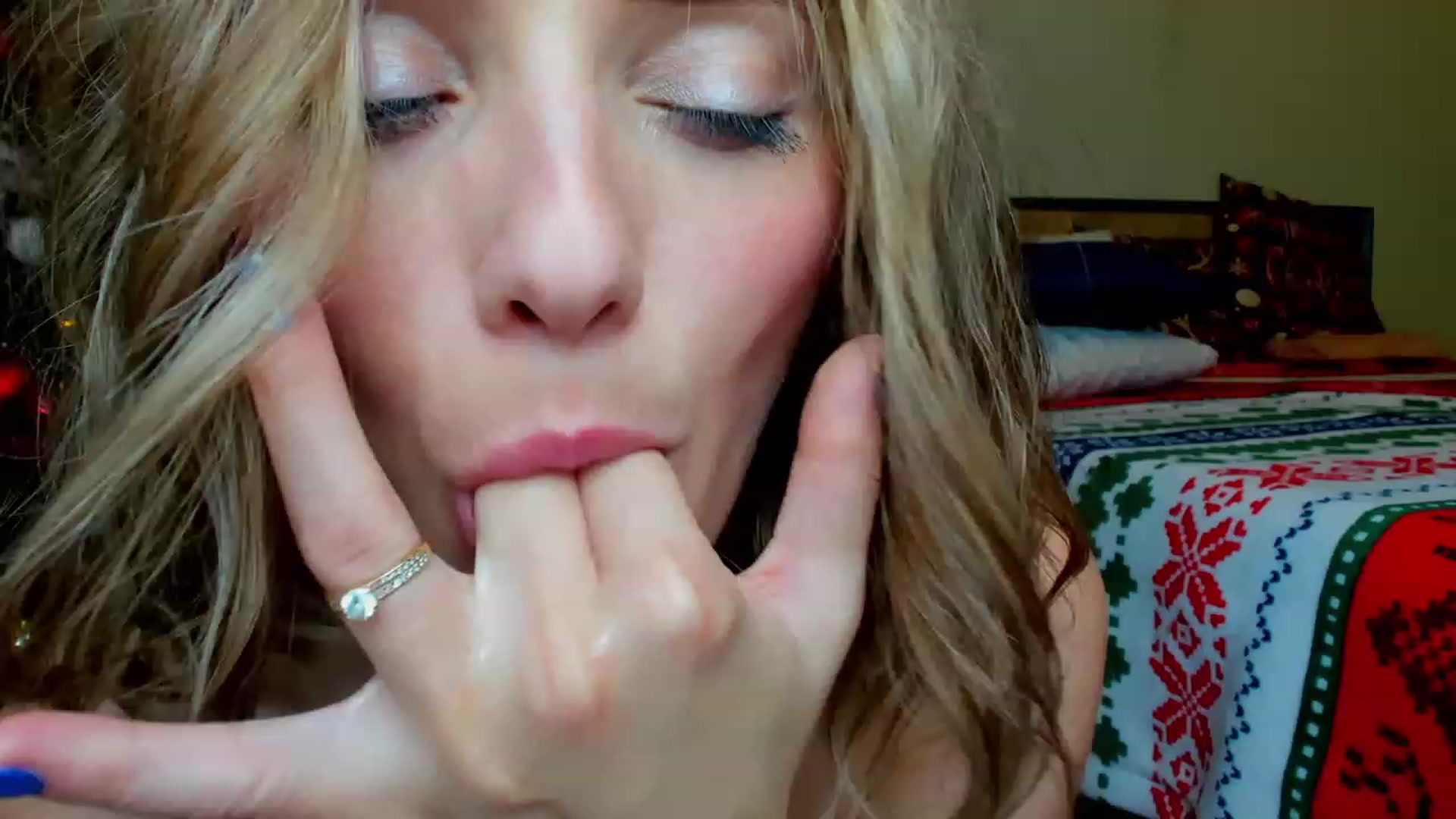 Gallery image thumbnail from KatBirdie's myfreecams stream on, 12/03/2022, 22:07 image 14 of 20