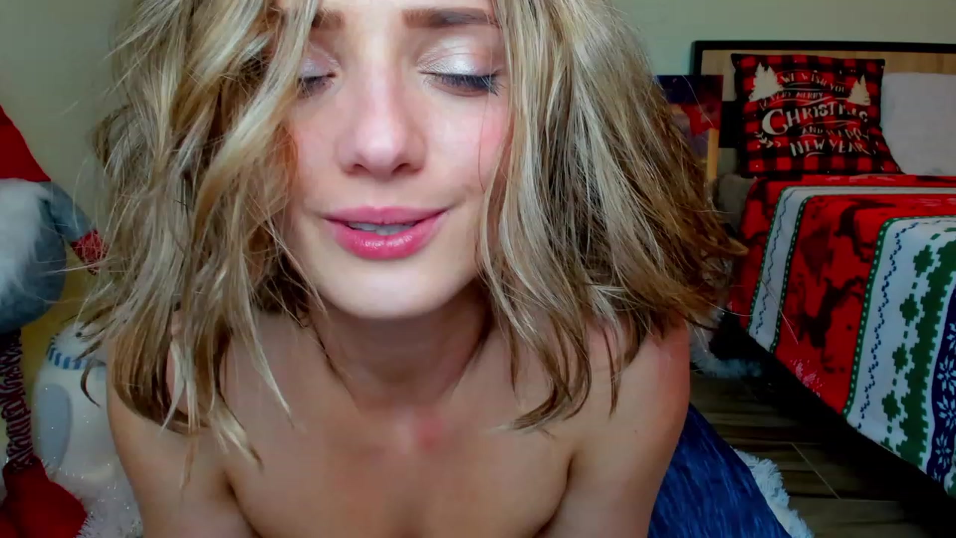 Gallery image thumbnail from KatBirdie's myfreecams stream on, 12/03/2022, 22:07 image 16 of 20