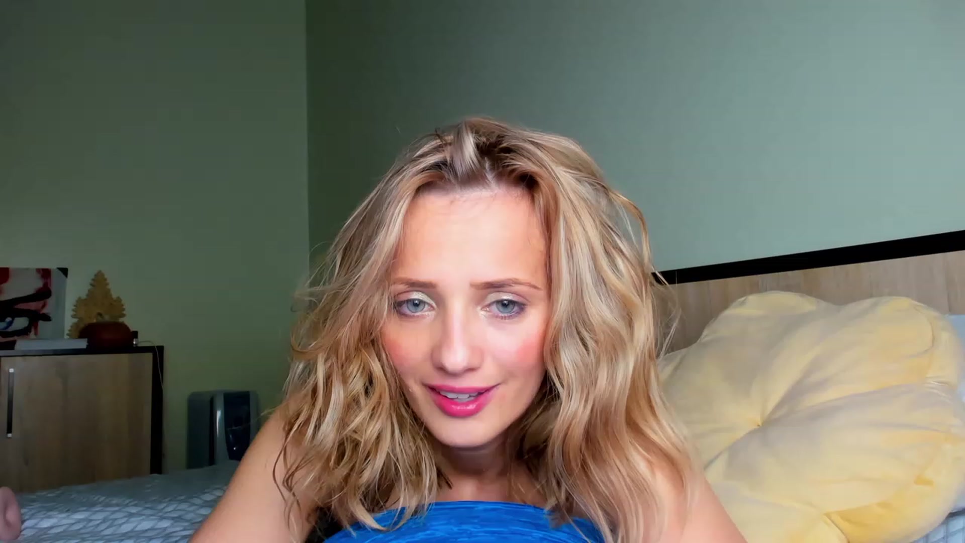 Gallery image thumbnail from KatBirdie's myfreecams stream on, 04/18/2023, 22:41 image 20 of 20