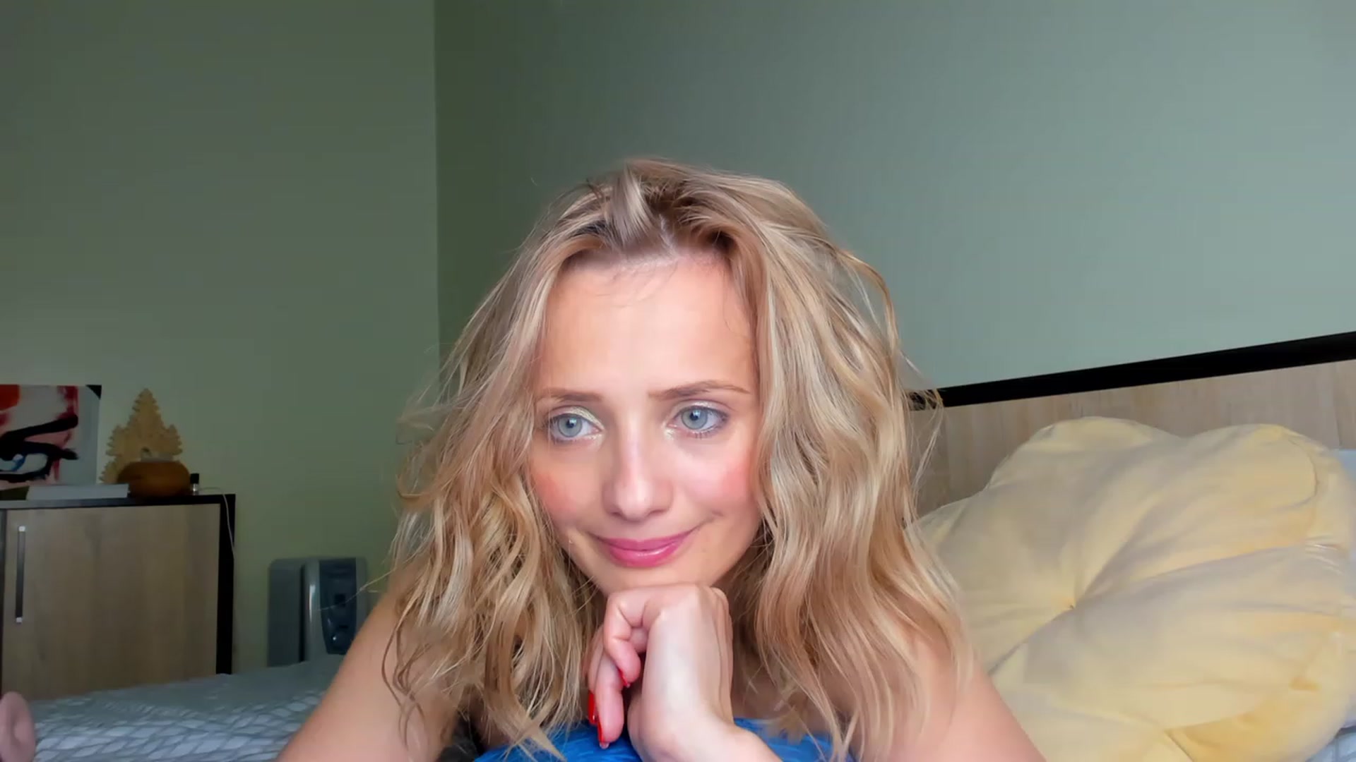 Gallery image thumbnail from KatBirdie's myfreecams stream on, 04/18/2023, 22:41 image 19 of 20
