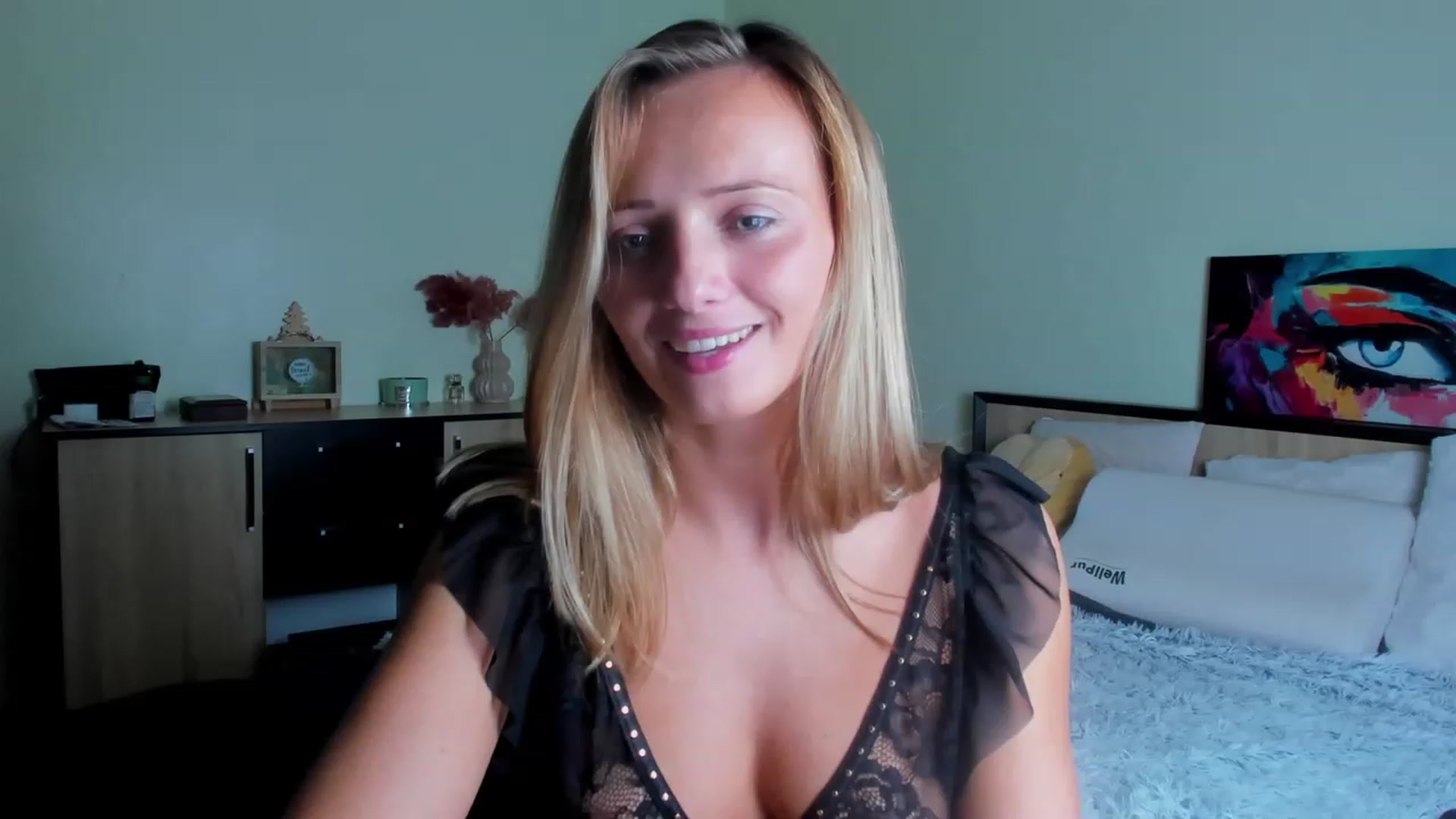 Gallery image thumbnail from KatBirdie_x's myfreecams stream on, 09/19/2023, 18:24 image 12 of 20
