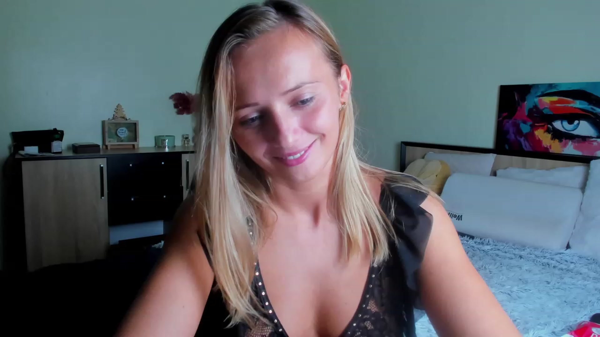 Gallery image thumbnail from KatBirdie_x's myfreecams stream on, 09/19/2023, 18:24 image 19 of 20