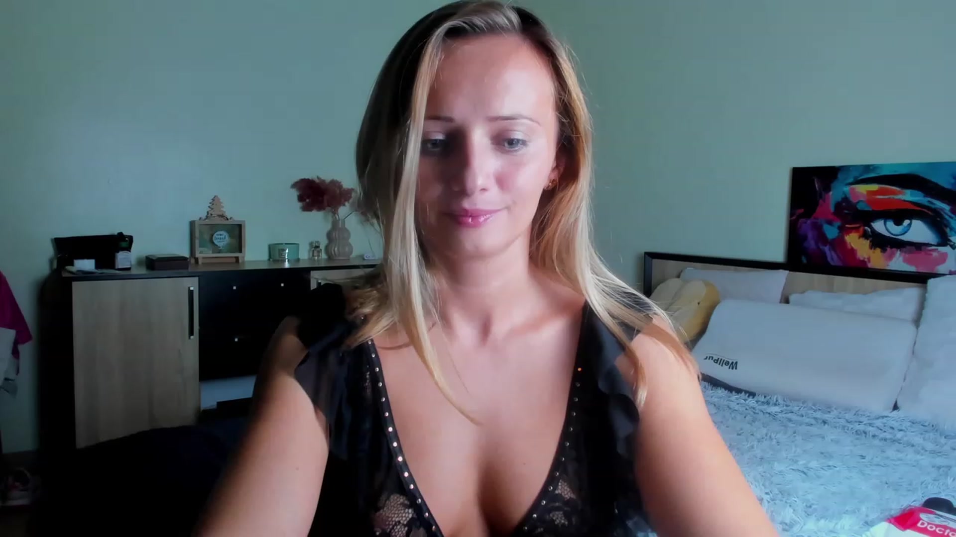 Gallery image thumbnail from KatBirdie_x's myfreecams stream on, 09/19/2023, 18:24 image 2 of 20