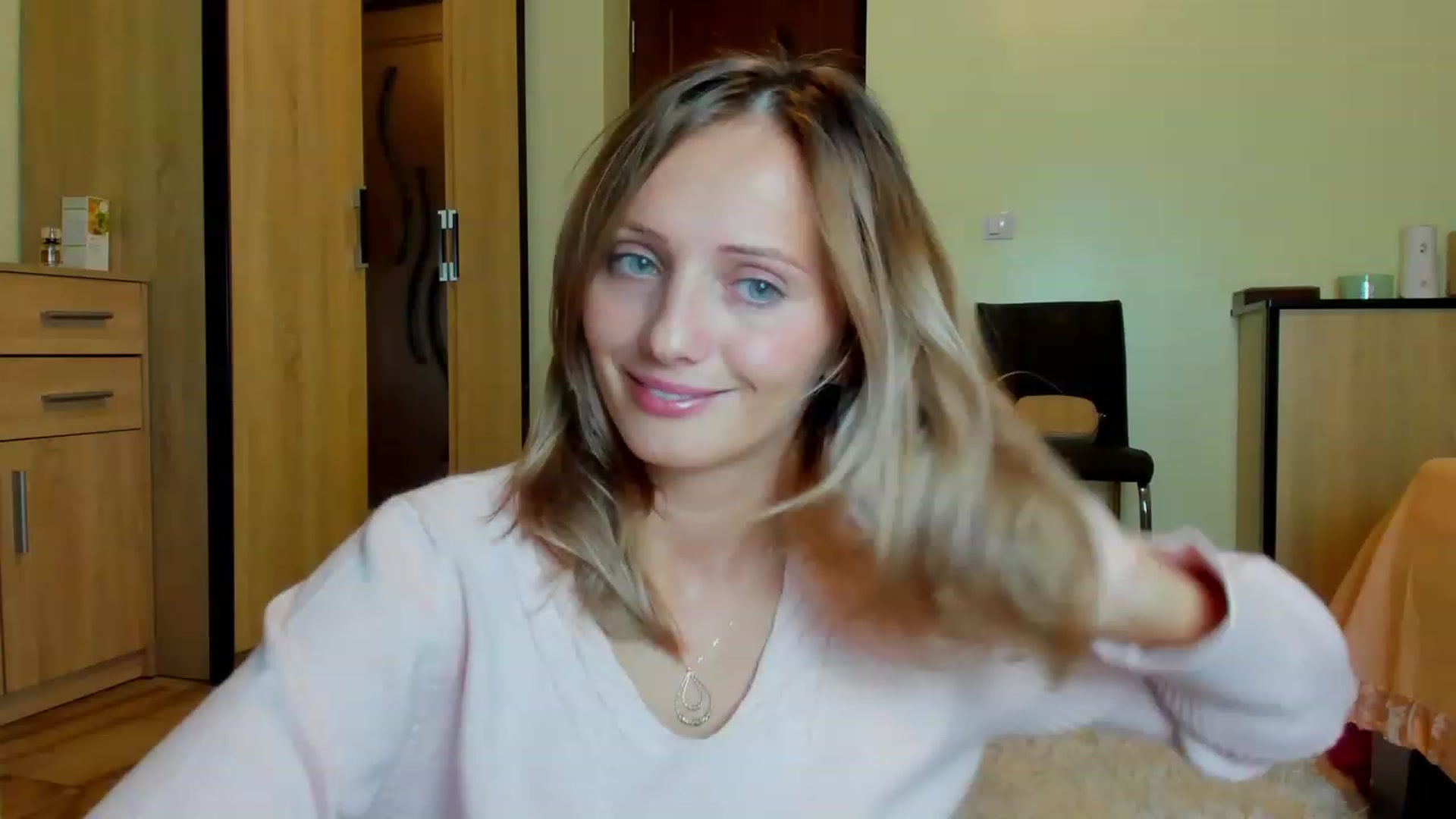 Gallery image thumbnail from KatBirdie_x's myfreecams stream on, 10/10/2023, 16:45 image 2 of 20