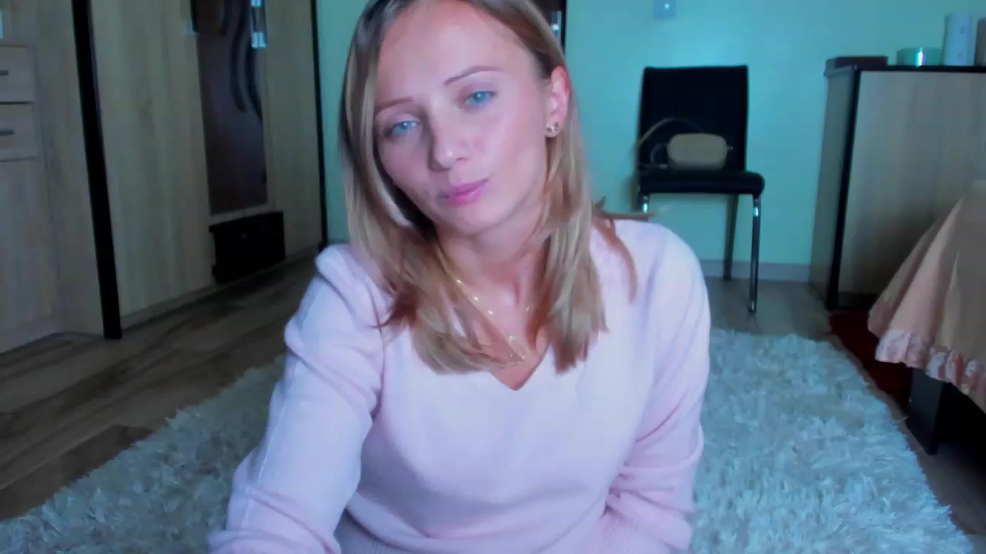 Gallery image thumbnail from KatBirdie_x's myfreecams stream on, 10/10/2023, 17:31 image 4 of 20