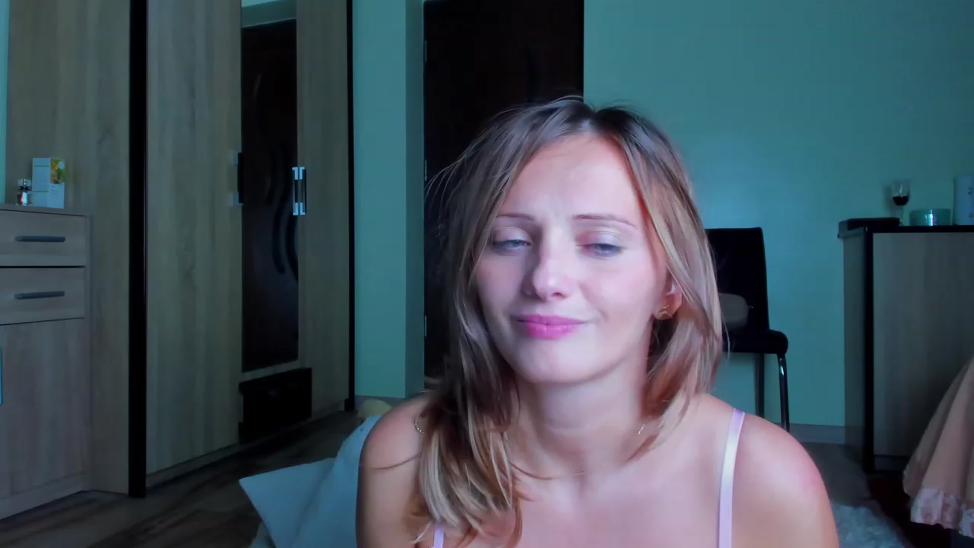 Gallery image thumbnail from KatBirdie_x's myfreecams stream on, 10/10/2023, 19:59 image 18 of 20