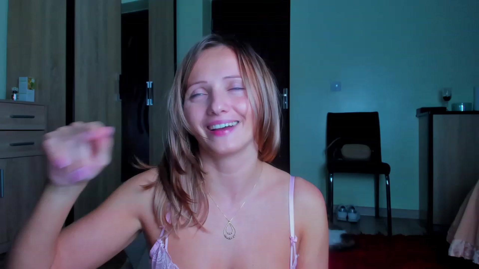Gallery image thumbnail from KatBirdie_x's myfreecams stream on, 10/10/2023, 20:35 image 7 of 20