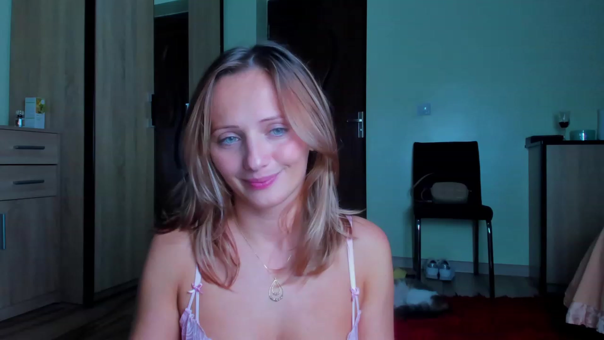 Gallery image thumbnail from KatBirdie_x's myfreecams stream on, 10/10/2023, 20:35 image 18 of 20