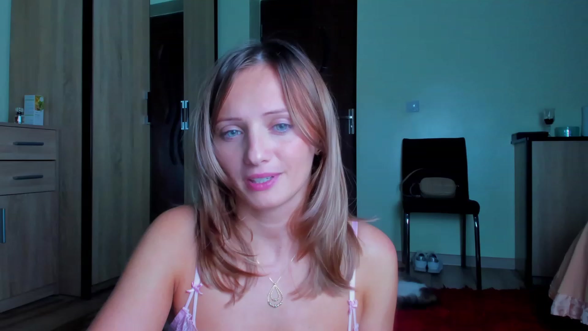Gallery image thumbnail from KatBirdie_x's myfreecams stream on, 10/10/2023, 20:35 image 17 of 20