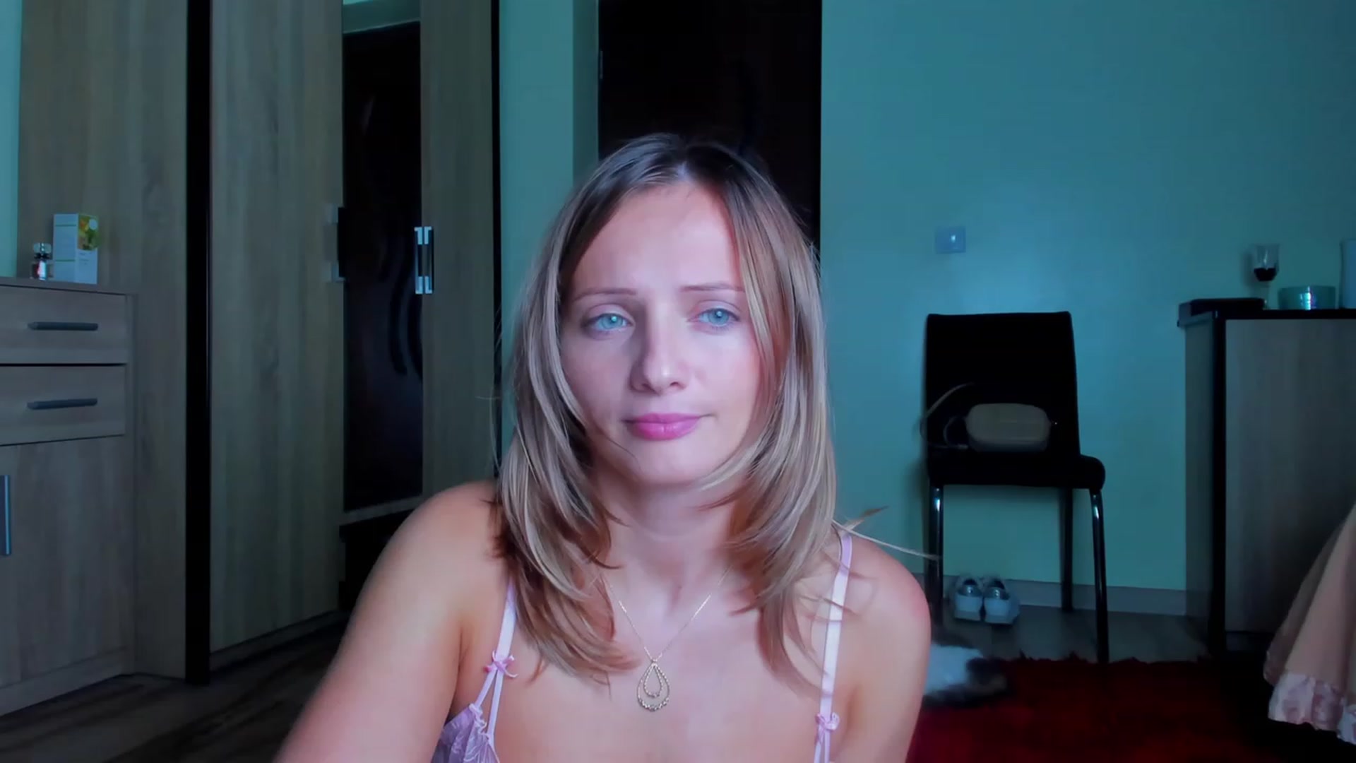 Gallery image thumbnail from KatBirdie_x's myfreecams stream on, 10/10/2023, 20:35 image 3 of 20