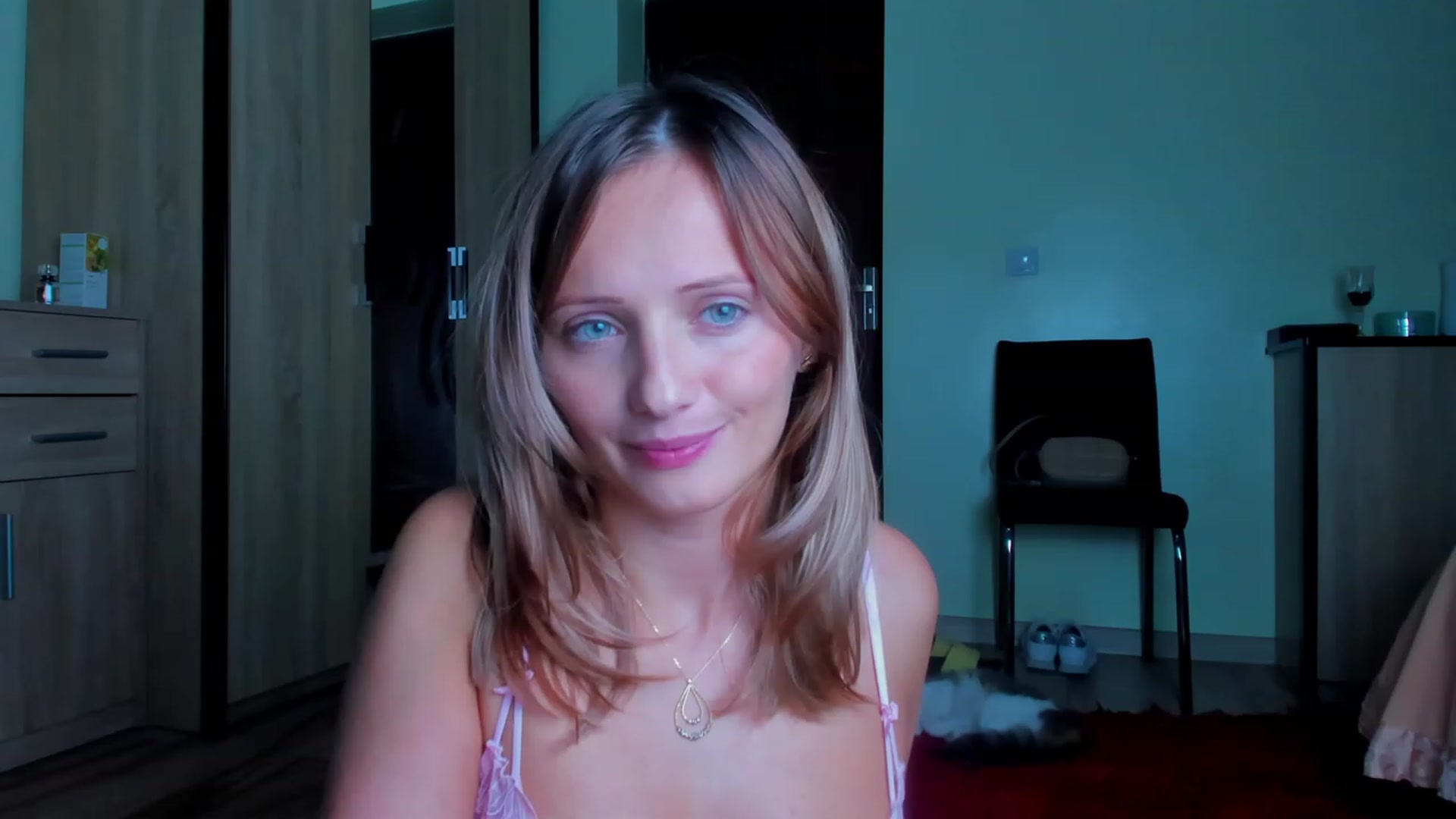 Gallery image thumbnail from KatBirdie_x's myfreecams stream on, 10/10/2023, 20:35 image 16 of 20
