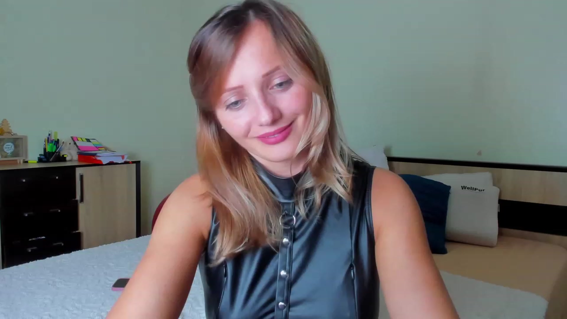 Gallery image thumbnail from KatBirdie_x's myfreecams stream on, 10/26/2023, 15:51 image 1 of 20