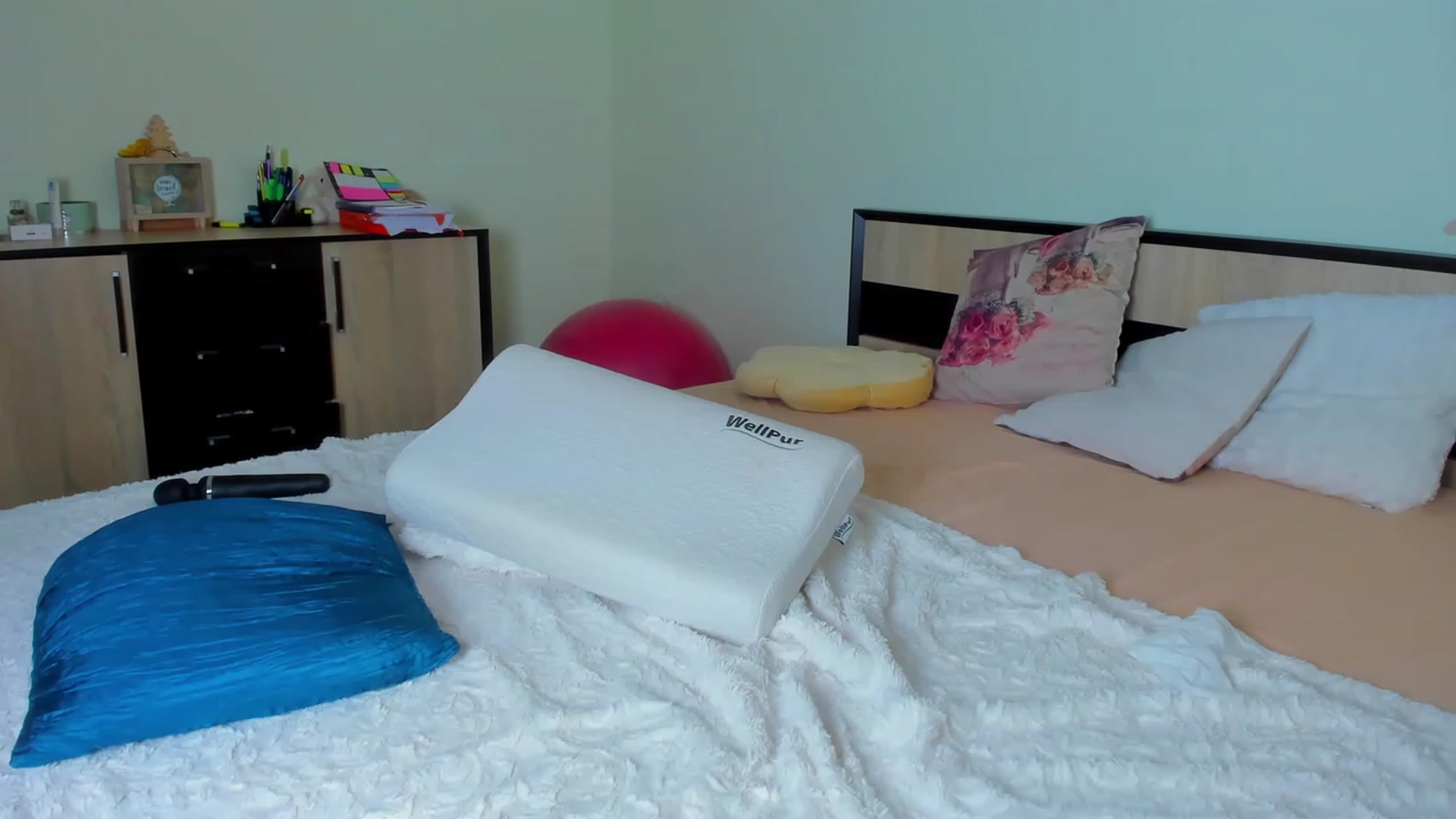 Gallery image thumbnail from KatBirdie_x's myfreecams stream on, 10/26/2023, 15:51 image 10 of 20