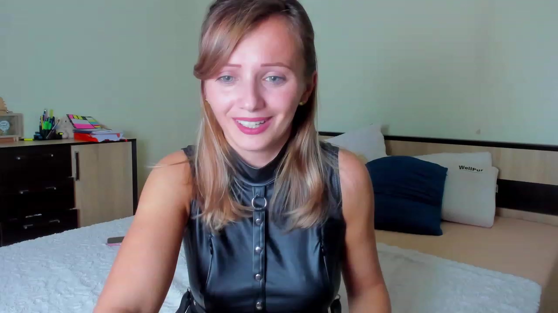 Gallery image thumbnail from KatBirdie_x's myfreecams stream on, 10/26/2023, 15:51 image 4 of 20