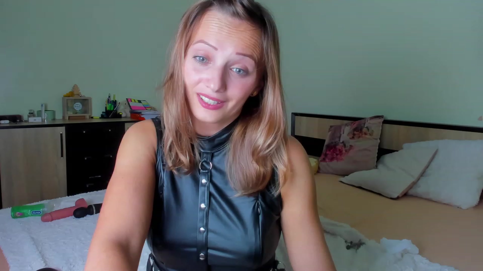 Gallery image thumbnail from KatBirdie_x's myfreecams stream on, 10/26/2023, 15:51 image 20 of 20