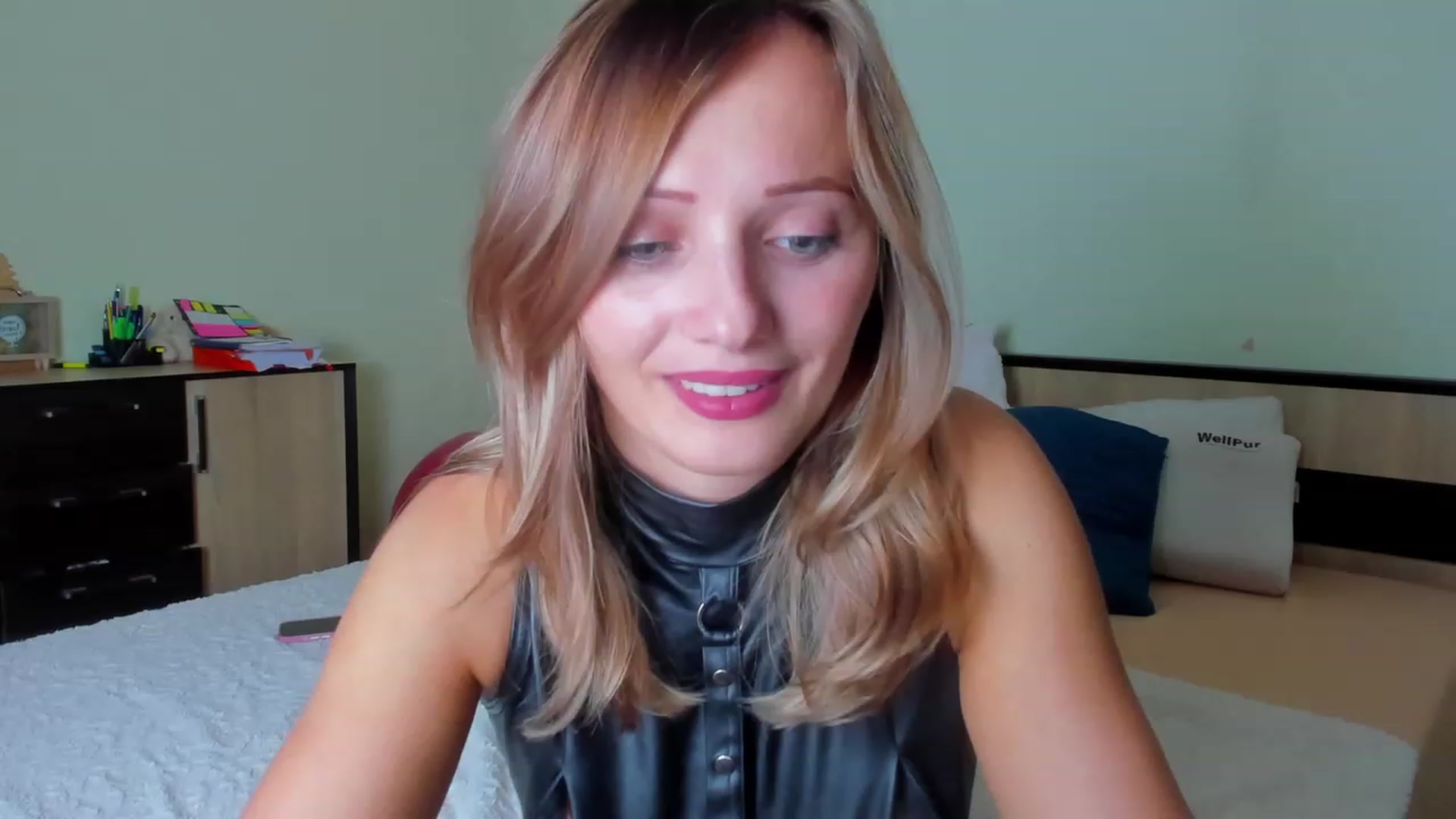 Gallery image thumbnail from KatBirdie_x's myfreecams stream on, 10/26/2023, 15:51 image 3 of 20