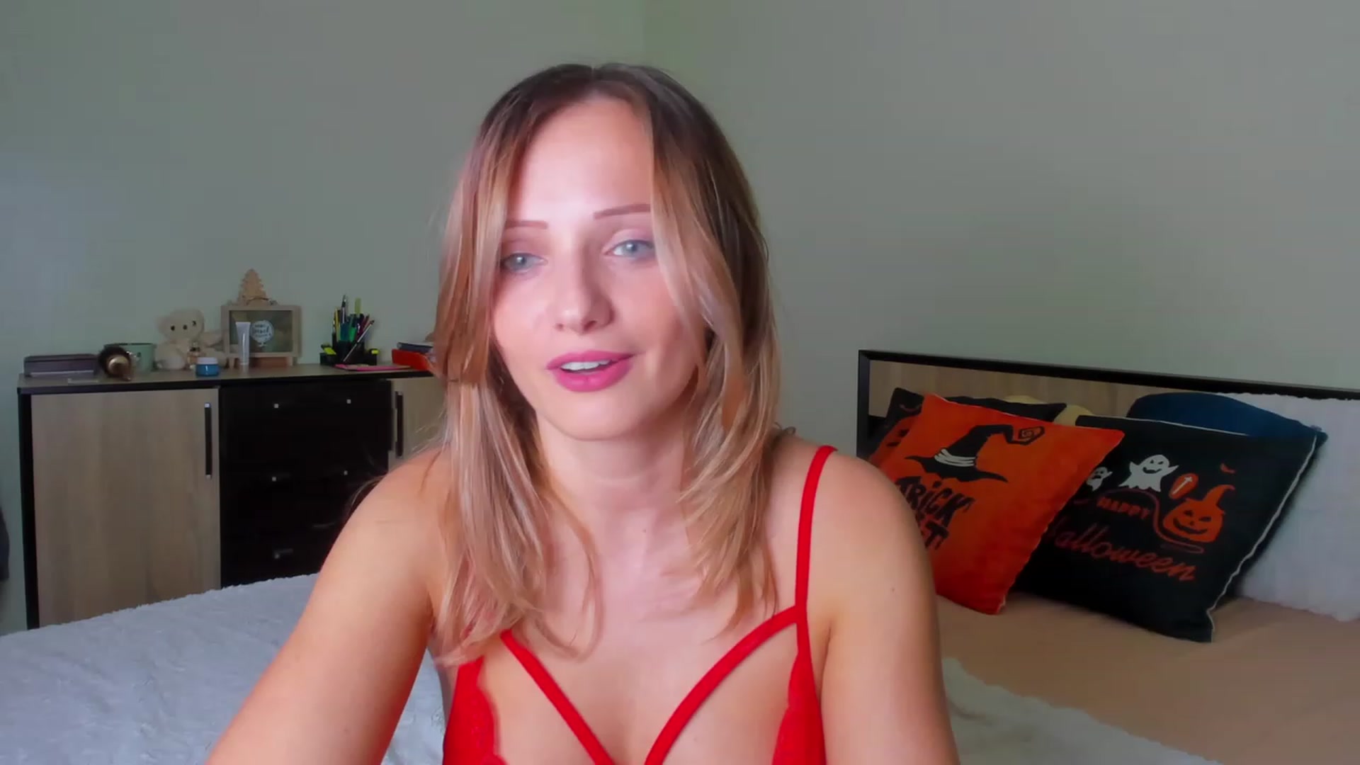 Gallery image thumbnail from KatBirdie_x's myfreecams stream on, 10/28/2023, 15:38 image 2 of 20