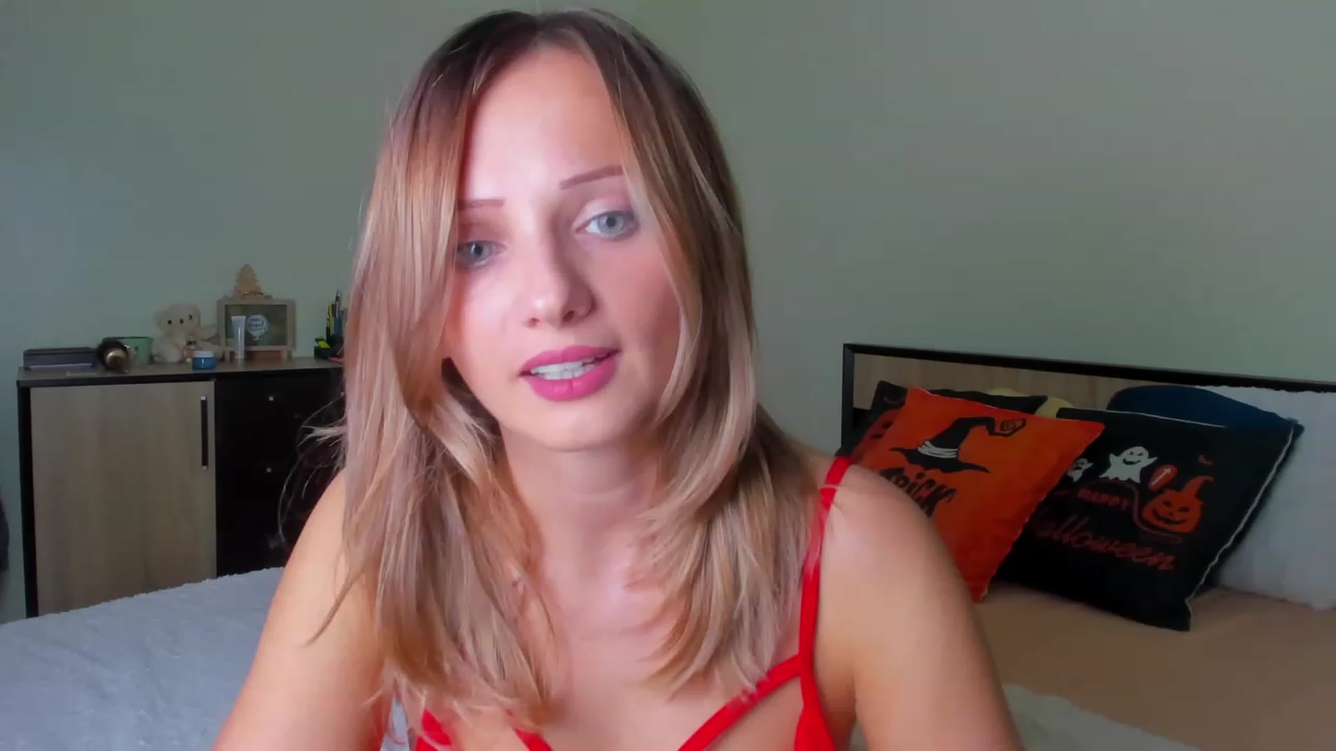 Gallery image thumbnail from KatBirdie_x's myfreecams stream on, 10/28/2023, 15:38 image 5 of 20