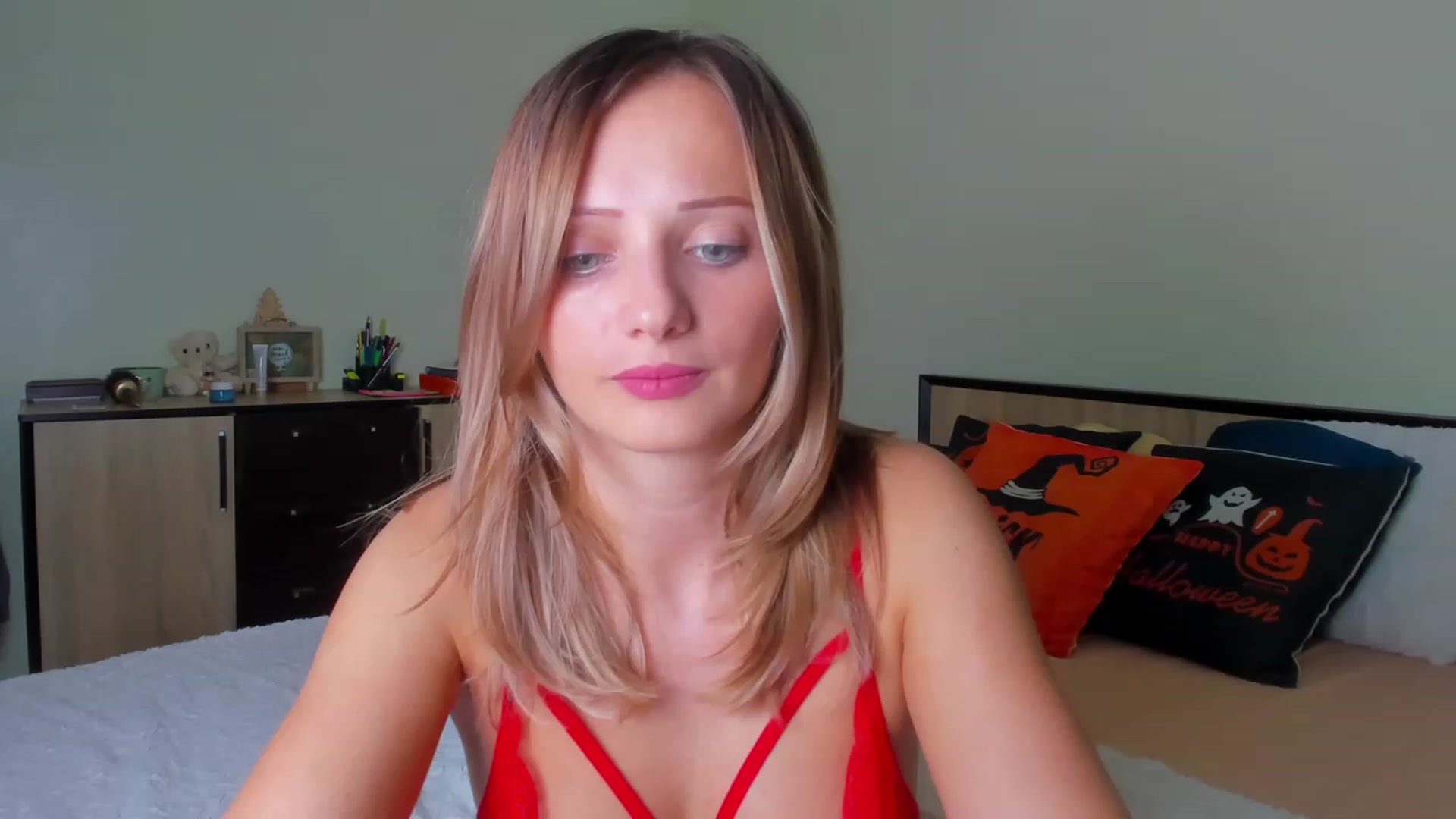 Gallery image thumbnail from KatBirdie_x's myfreecams stream on, 10/28/2023, 15:38 image 8 of 20