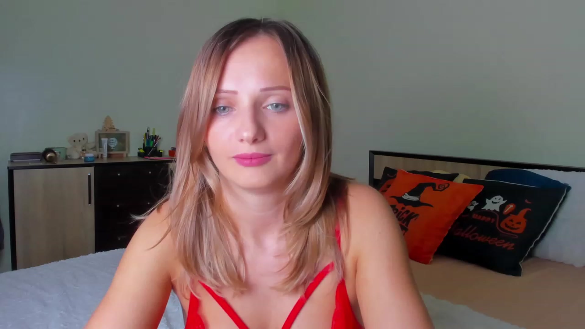 Gallery image thumbnail from KatBirdie_x's myfreecams stream on, 10/28/2023, 15:38 image 7 of 20