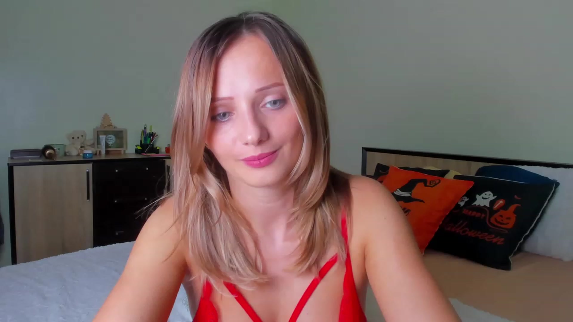 Gallery image thumbnail from KatBirdie_x's myfreecams stream on, 10/28/2023, 15:38 image 9 of 20