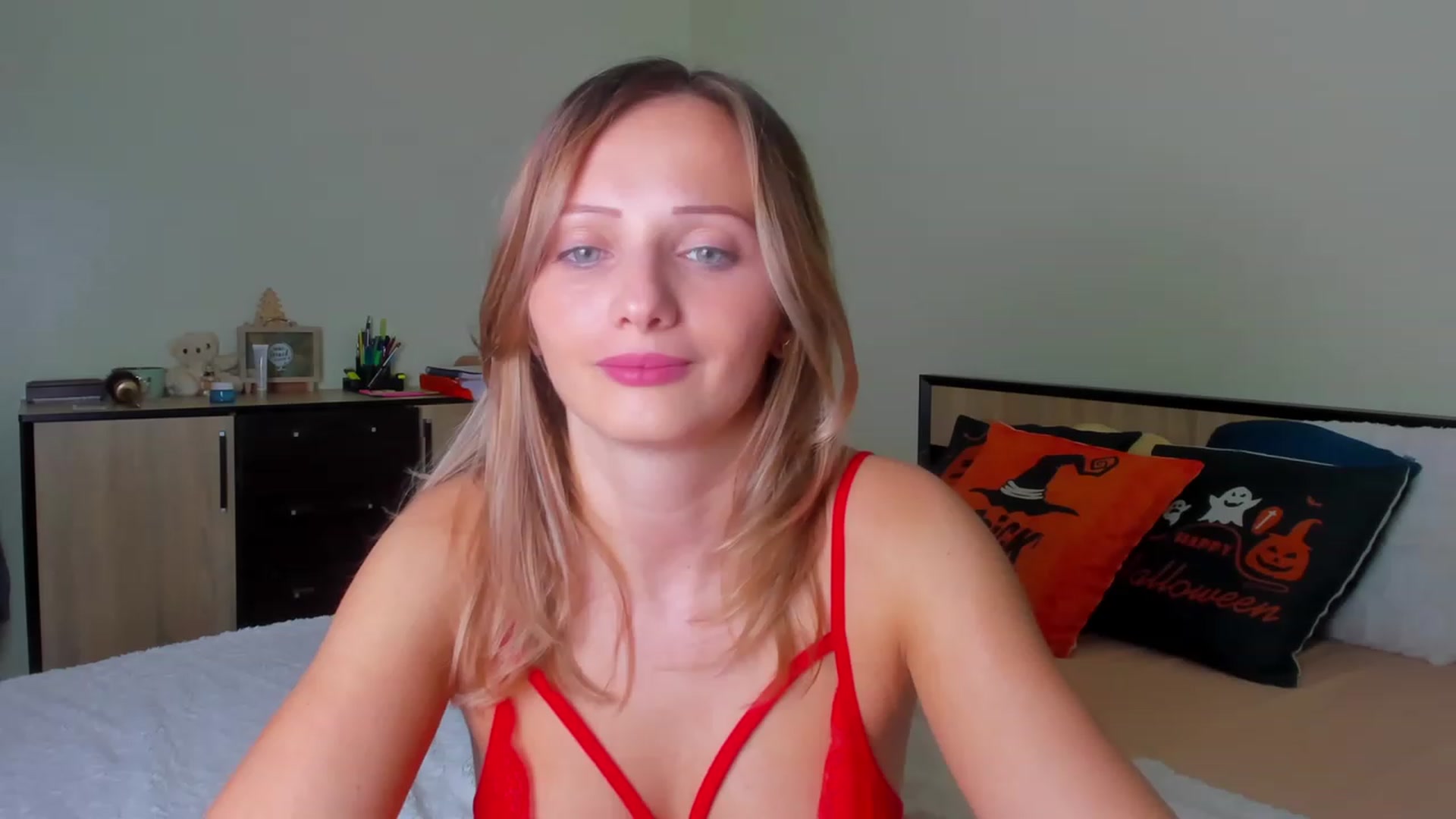 Gallery image thumbnail from KatBirdie_x's myfreecams stream on, 10/28/2023, 15:38 image 1 of 20
