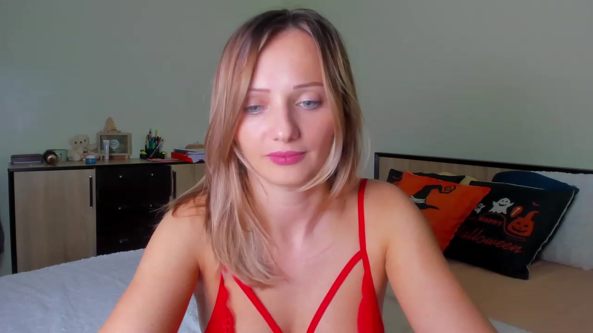 Gallery image thumbnail from KatBirdie_x's myfreecams stream on, 10/28/2023, 15:38 image 17 of 20
