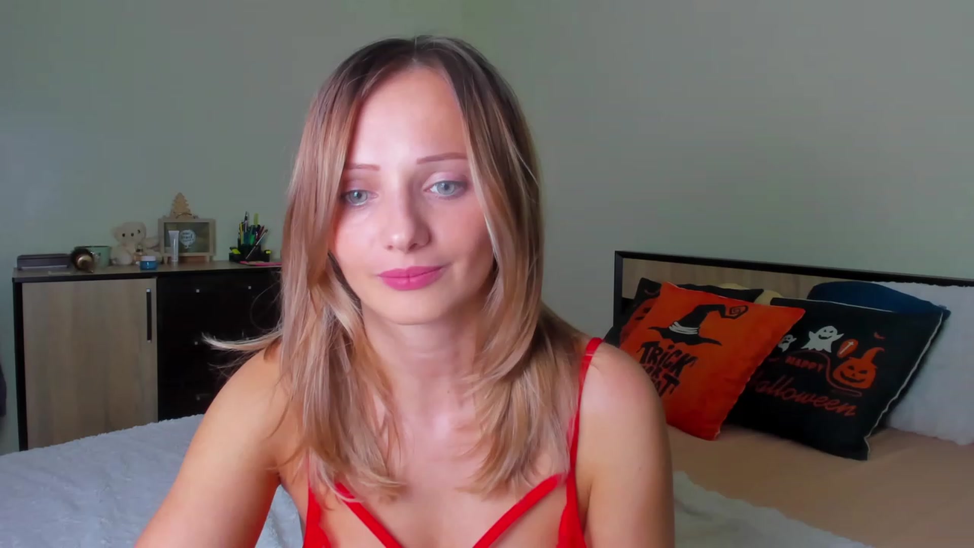 Gallery image thumbnail from KatBirdie_x's myfreecams stream on, 10/28/2023, 15:38 image 6 of 20