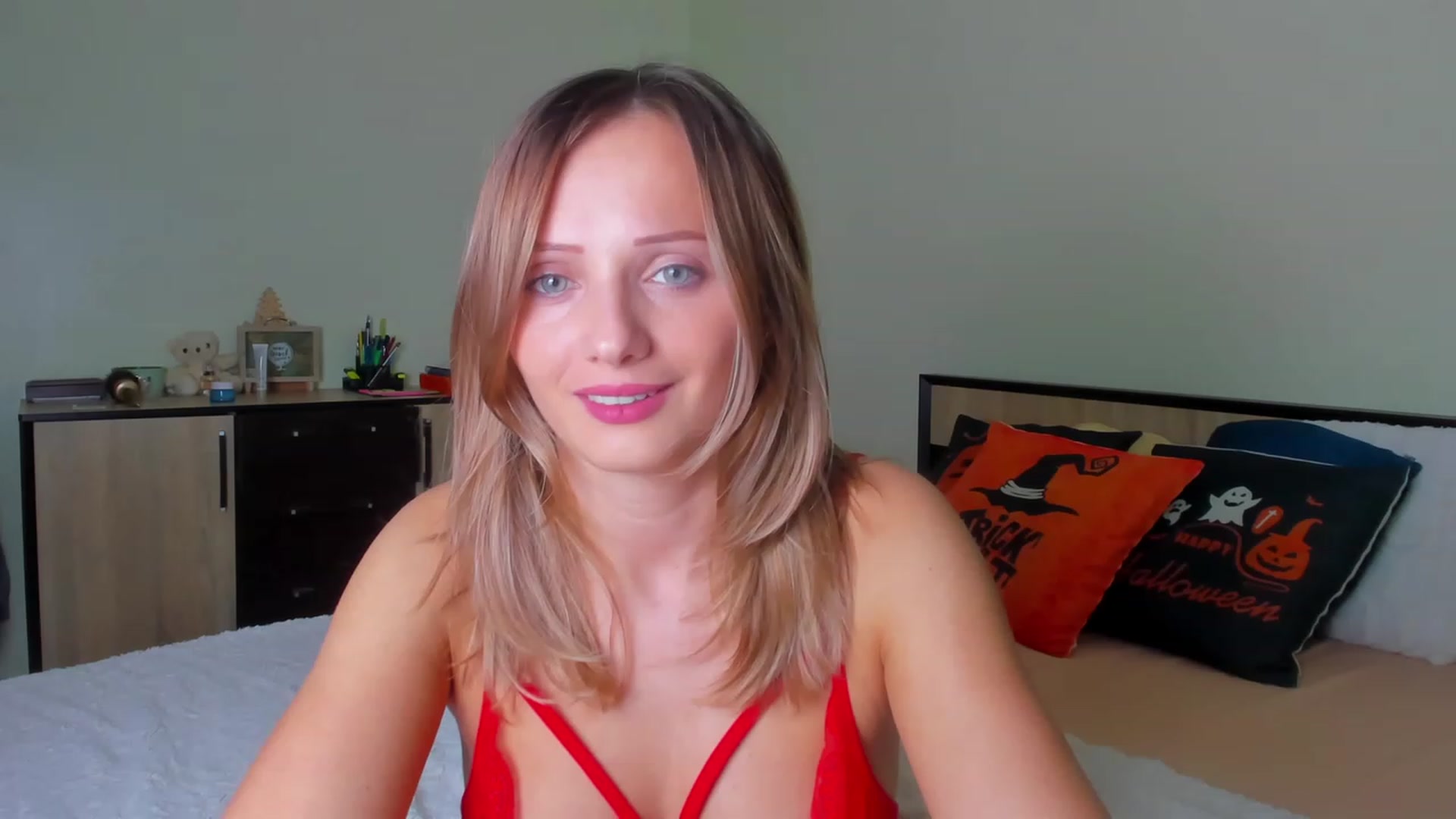 Gallery image thumbnail from KatBirdie_x's myfreecams stream on, 10/28/2023, 15:38 image 4 of 20