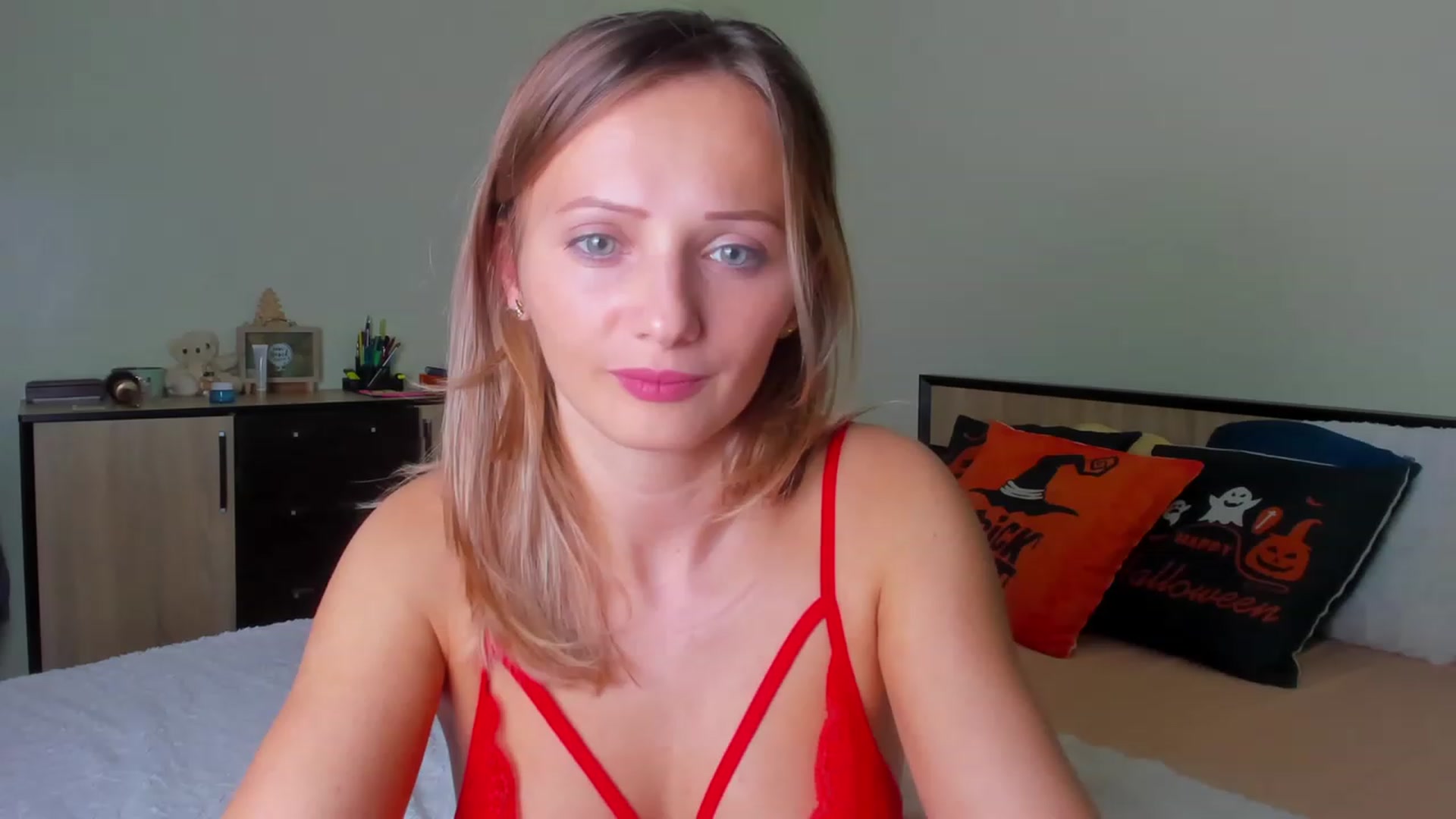 Gallery image thumbnail from KatBirdie_x's myfreecams stream on, 10/28/2023, 15:38 image 19 of 20