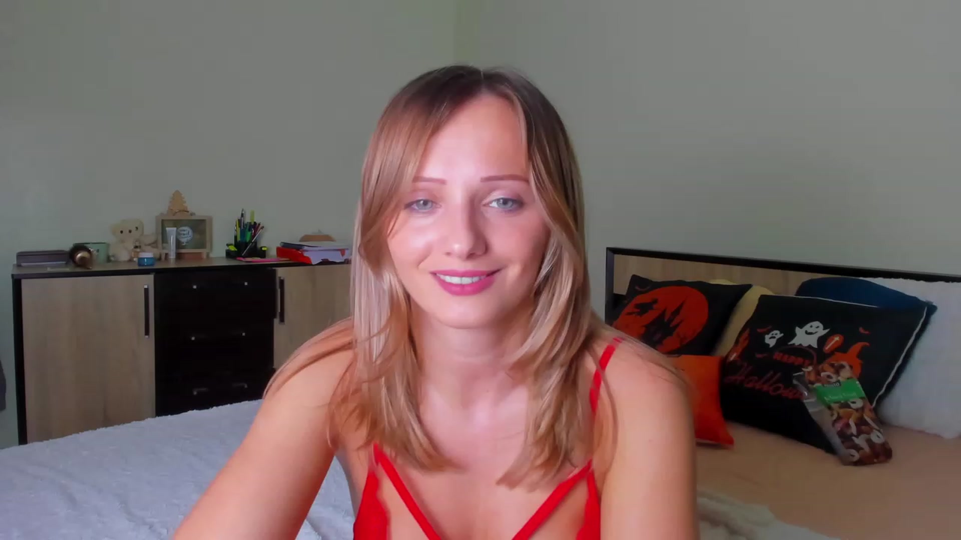 Gallery image thumbnail from KatBirdie_x's myfreecams stream on, 10/28/2023, 16:36 image 15 of 20