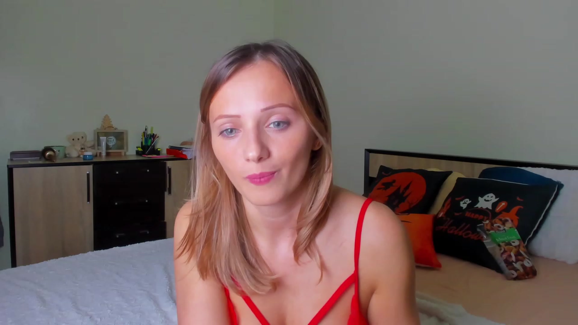 Gallery image thumbnail from KatBirdie_x's myfreecams stream on, 10/28/2023, 16:36 image 14 of 20