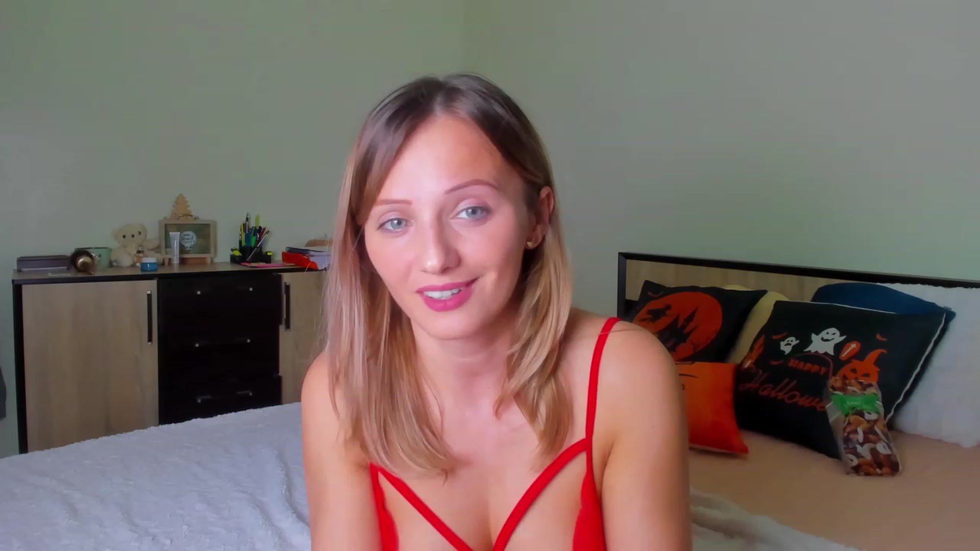 Gallery image thumbnail from KatBirdie_x's myfreecams stream on, 10/28/2023, 16:36 image 9 of 20