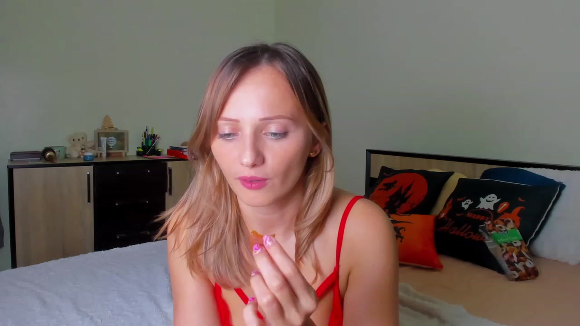 Gallery image thumbnail from KatBirdie_x's myfreecams stream on, 10/28/2023, 16:36 image 13 of 20