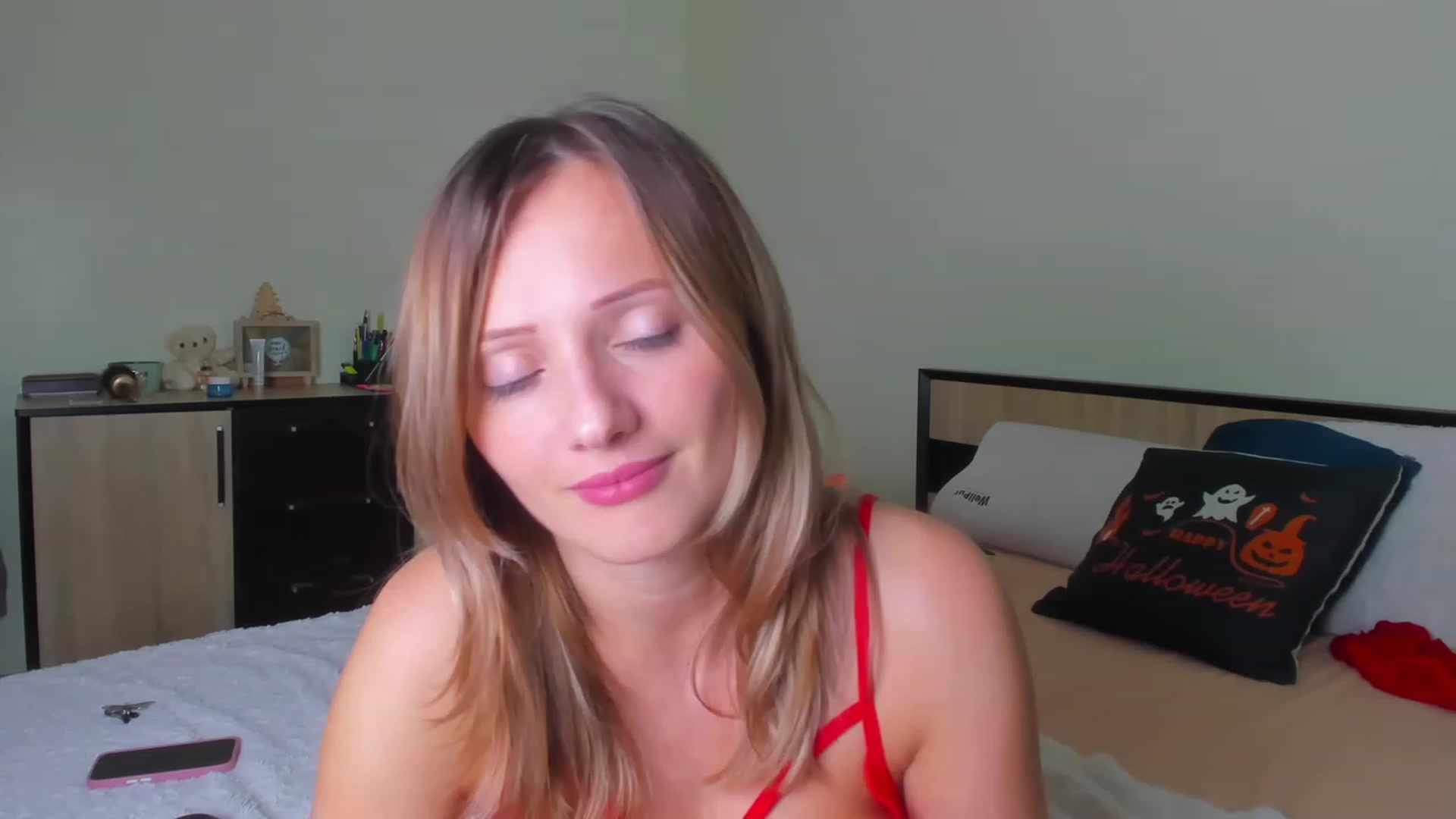 Gallery image thumbnail from KatBirdie_x's myfreecams stream on, 10/28/2023, 18:23 image 19 of 20