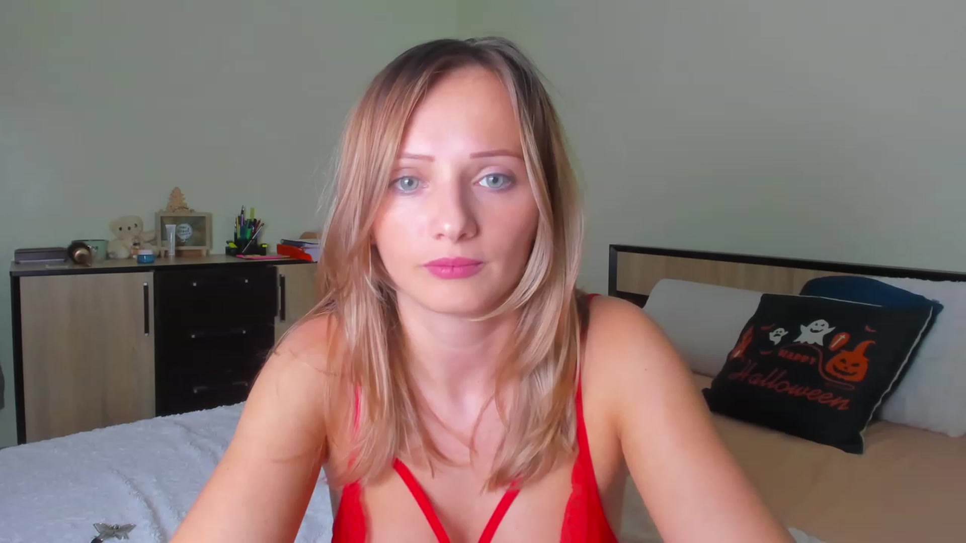 Gallery image thumbnail from KatBirdie_x's myfreecams stream on, 10/28/2023, 18:23 image 9 of 20