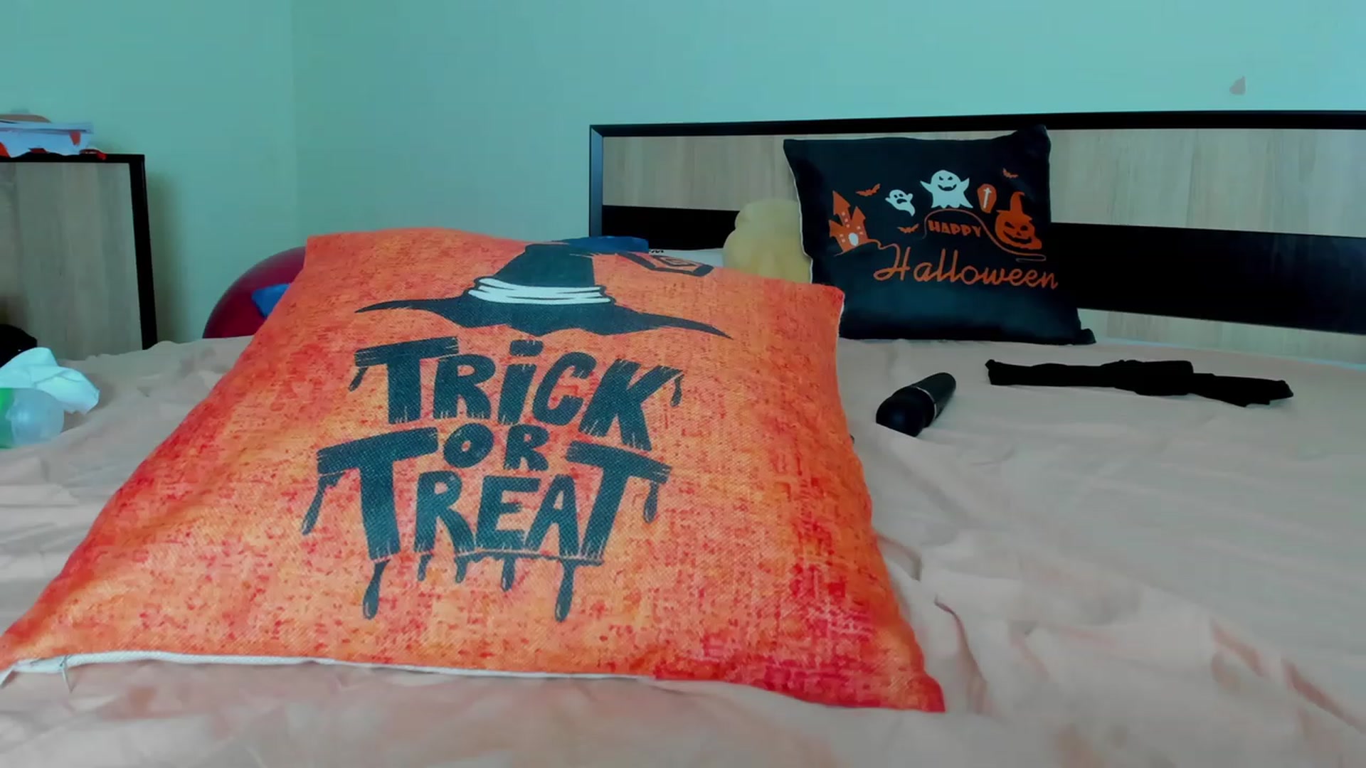 Gallery image thumbnail from KatBirdie_x's myfreecams stream on, 10/29/2023, 19:38 image 18 of 20