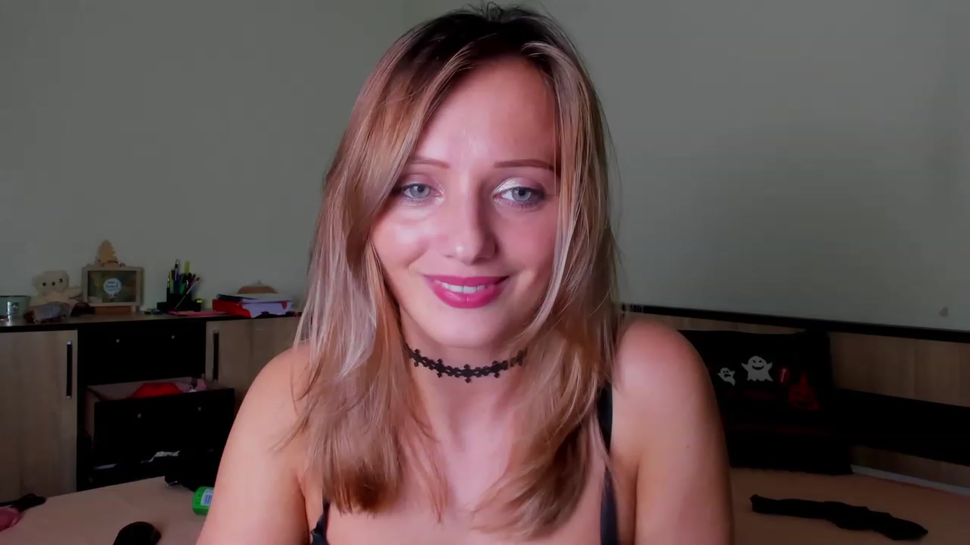Gallery image thumbnail from KatBirdie_x's myfreecams stream on, 10/29/2023, 19:38 image 19 of 20
