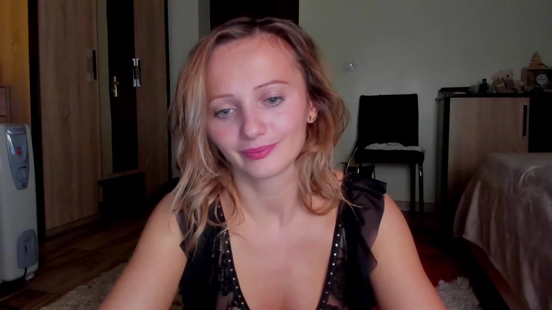Gallery image thumbnail from KatBirdie_x's myfreecams stream on, 11/09/2023, 18:25 image 13 of 20