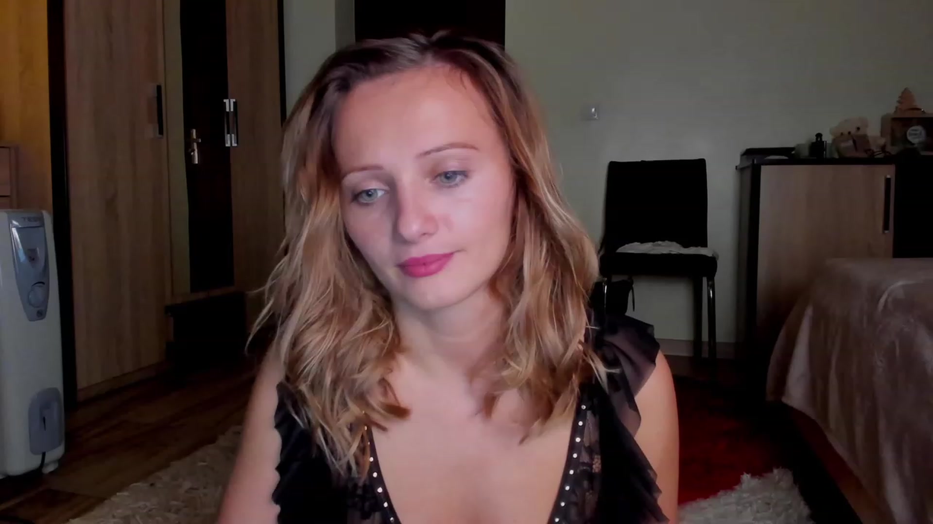 Gallery image thumbnail from KatBirdie_x's myfreecams stream on, 11/09/2023, 18:25 image 18 of 20