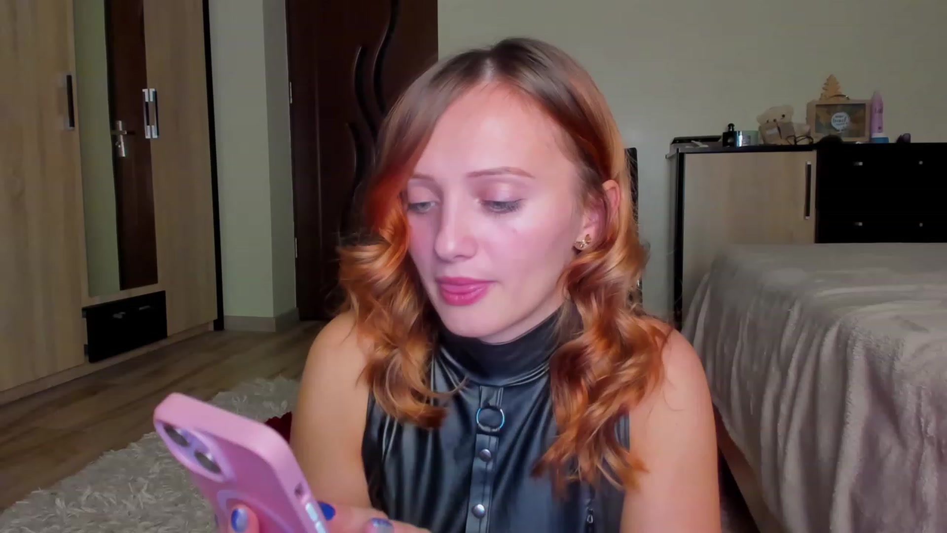 Gallery image thumbnail from KatBirdie_x's myfreecams stream on, 11/10/2023, 17:46 image 4 of 20