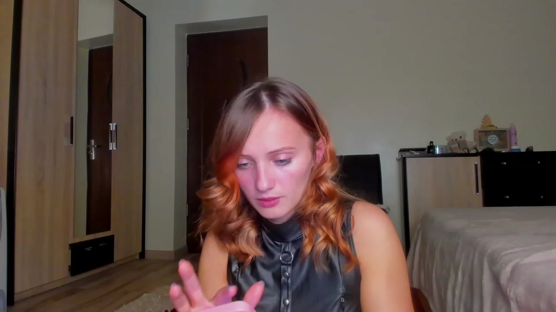 Gallery image thumbnail from KatBirdie_x's myfreecams stream on, 11/10/2023, 17:46 image 7 of 20