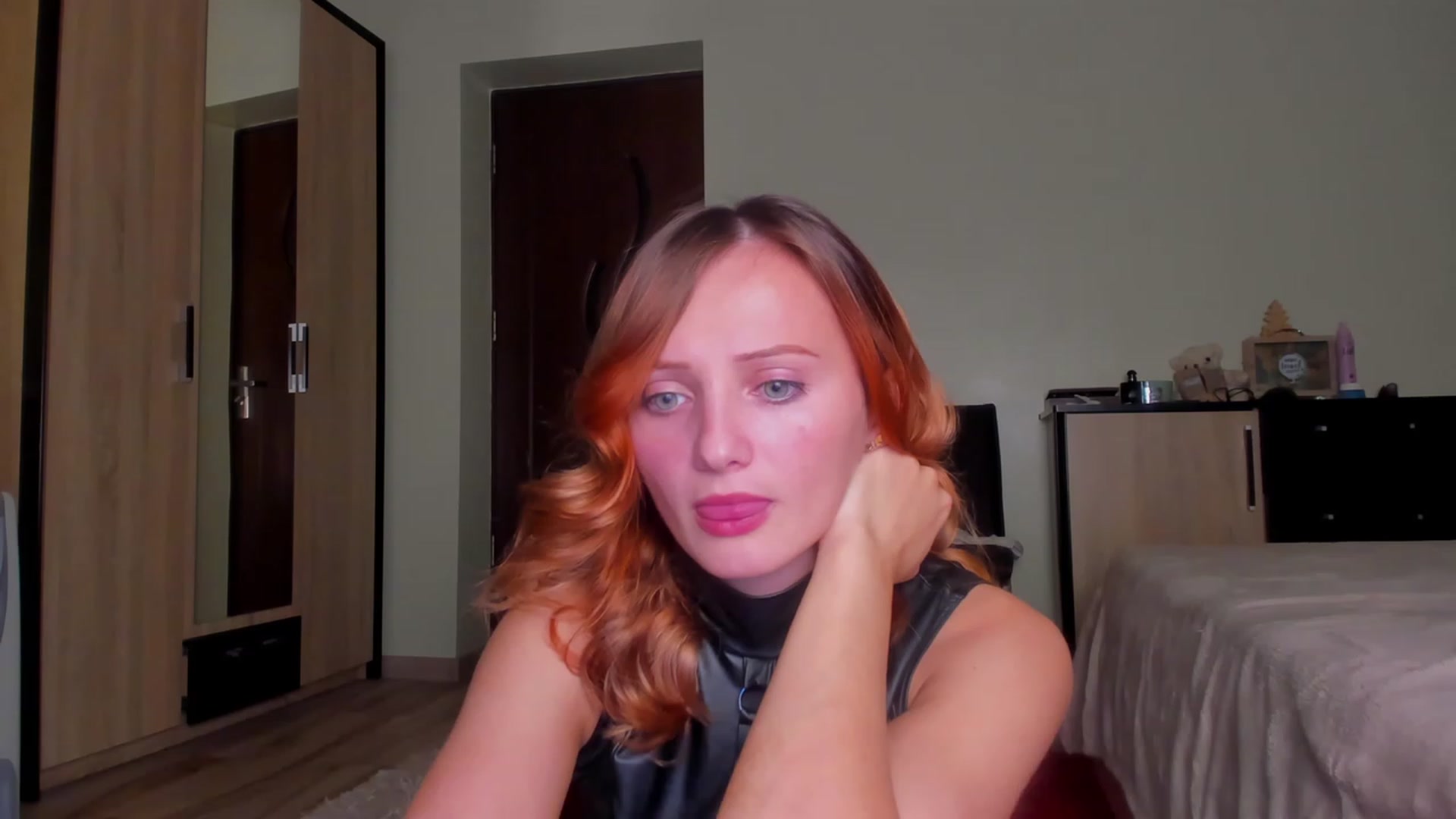 Gallery image thumbnail from KatBirdie_x's myfreecams stream on, 11/10/2023, 17:46 image 6 of 20